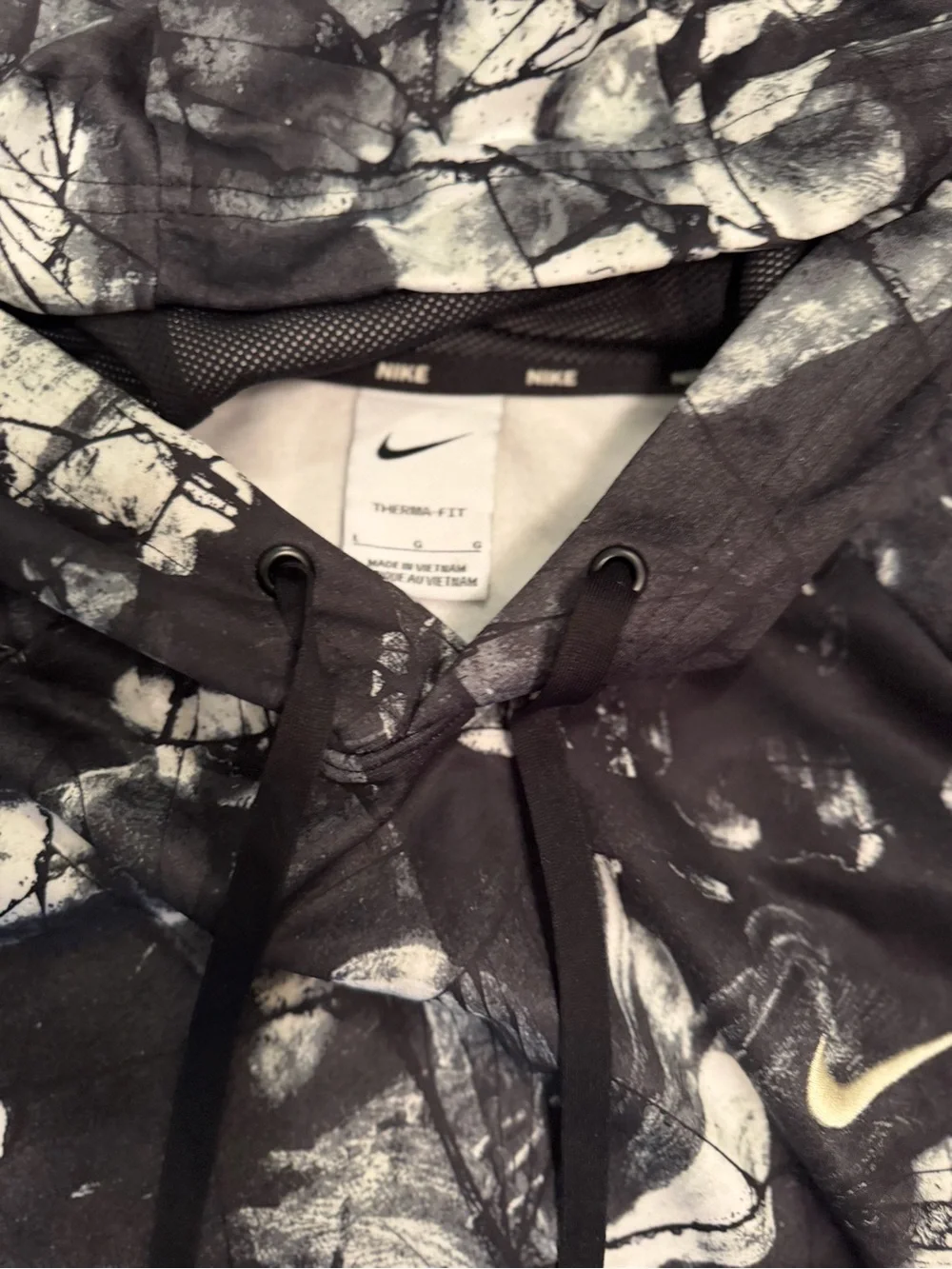 Nike Black & White Leaf Print men’s size large hooded sweatshirt!